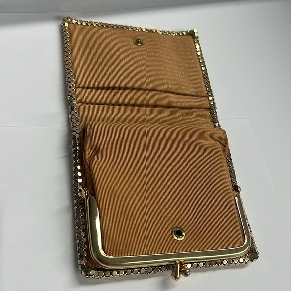 Whiting & Davis Bifold Gold Metal Mesh Wallet Kisslock Change Compartment - Picture 6 of 12